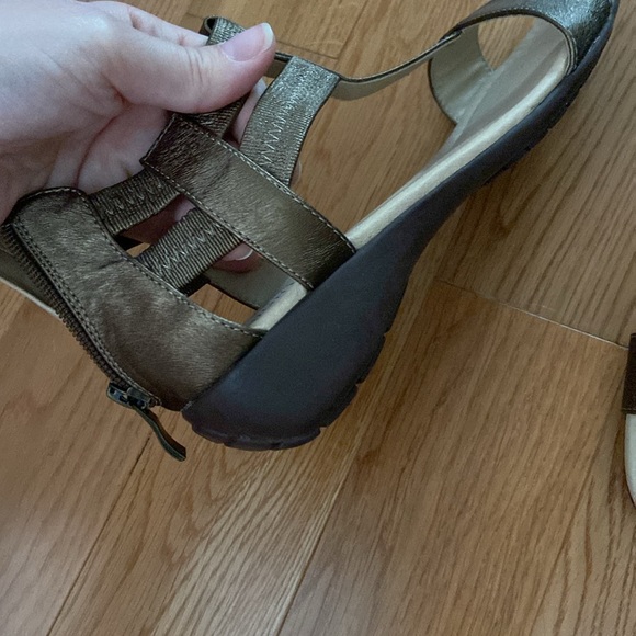 Left&Right Sandals - Picture 4 of 9